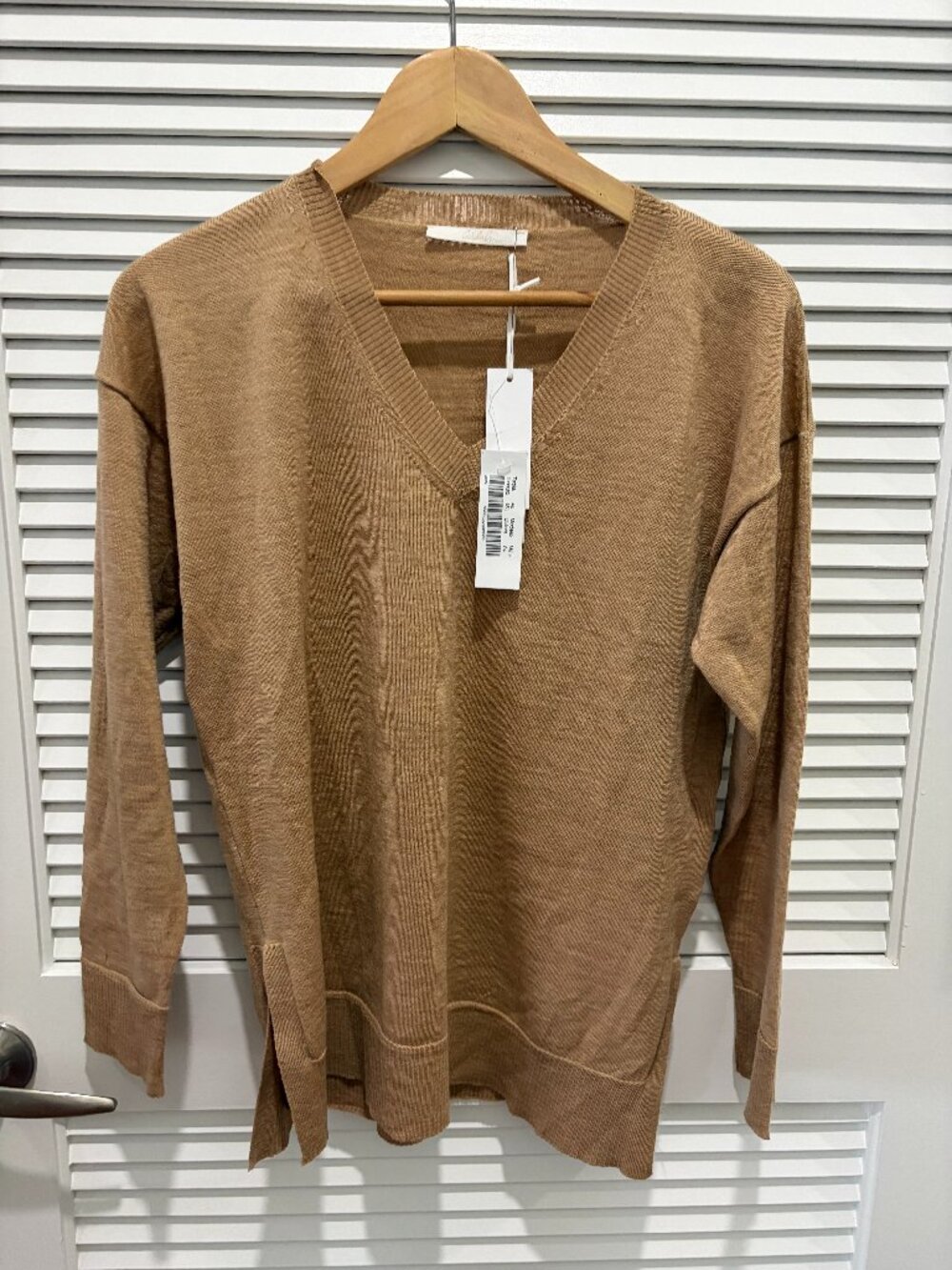 Tan, 100% Merino Wool - Made in Italy size 42 V-neck sweater